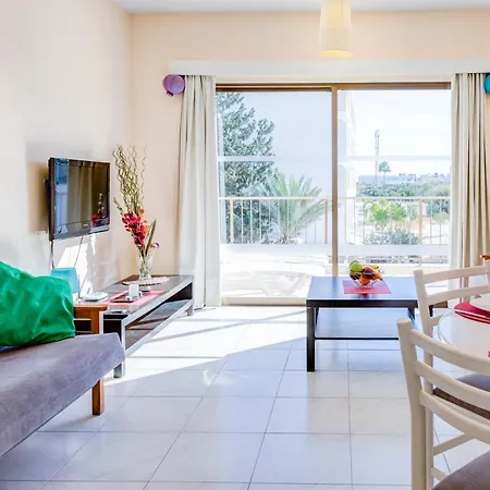 Apartment Fig Tree Beach 3